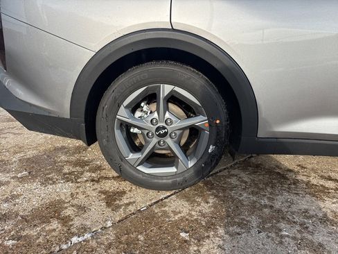 New 2025 Kia K4 LXS image 9