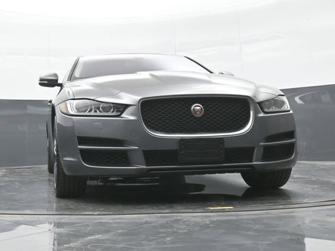 Used 2017 Jaguar XE Premium AWD/4WD image 42