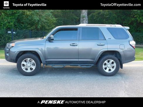 Used 2018 Toyota 4Runner SR5 Premium AWD/4WD image 2