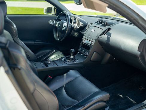 Used 2004 Nissan 350Z Touring w/ Cargo Convenience Pkg image 18