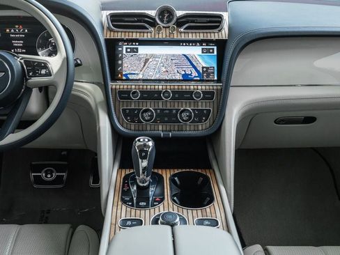 Used 2023 Bentley Bentayga Extended Wheelbase AWD/4WD image 19