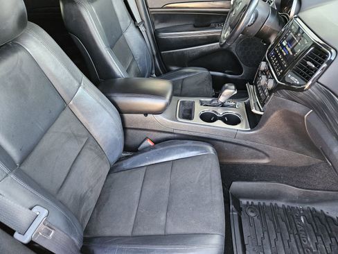 Used 2021 Jeep Grand Cherokee Laredo X image 17