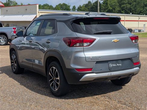Used 2025 Chevrolet TrailBlazer LT w/ Convenience Package FWD image 3