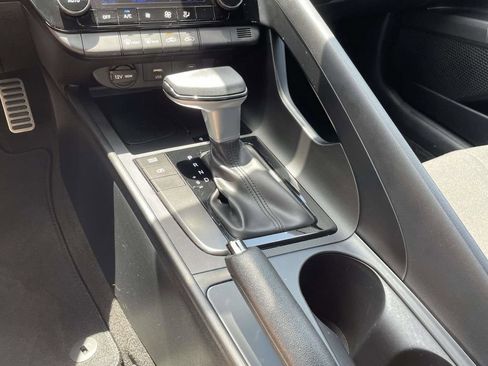 Used 2025 Hyundai Elantra Sport FWD image 20