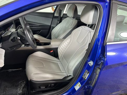 Used 2025 Hyundai Elantra Limited FWD image 11