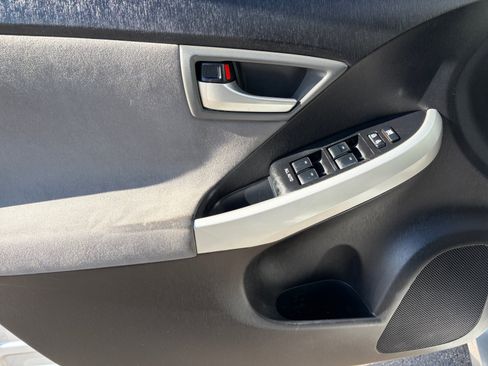 Used 2014 Toyota Prius Three FWD image 12