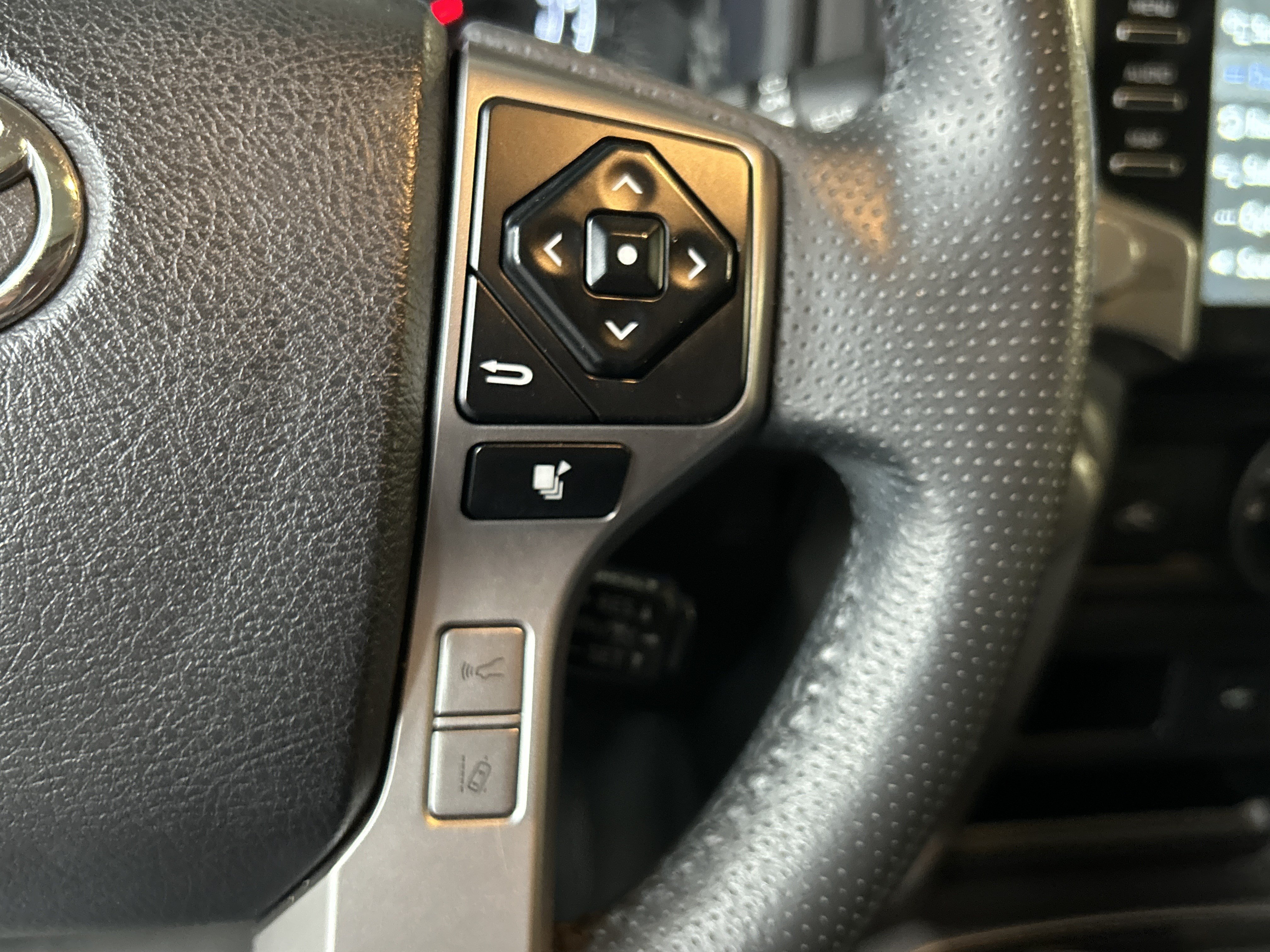 Used 2021 Toyota 4Runner SR5 Premium w/ Moonroof Package RWD image 20