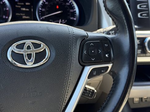Used 2019 Toyota Highlander XLE w/ Protection Package #3 AWD/4WD image 23