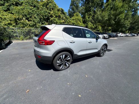 Used 2025 Volvo XC40 B5 Plus AWD/4WD image 16