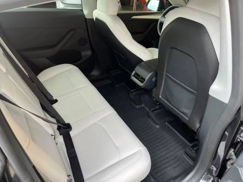 Used 2025 Tesla Model Y Long Range RWD image 11