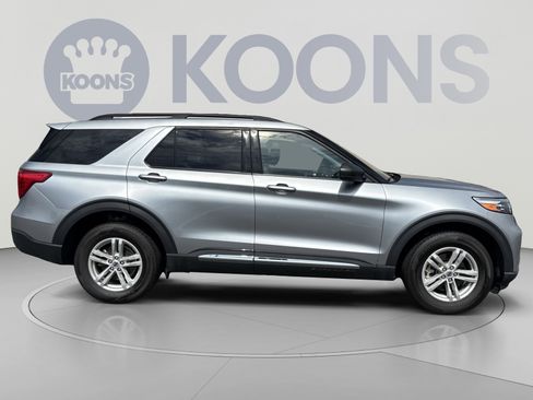 Used 2024 Ford Explorer XLT w/ Equipment Group 202A AWD/4WD image 8