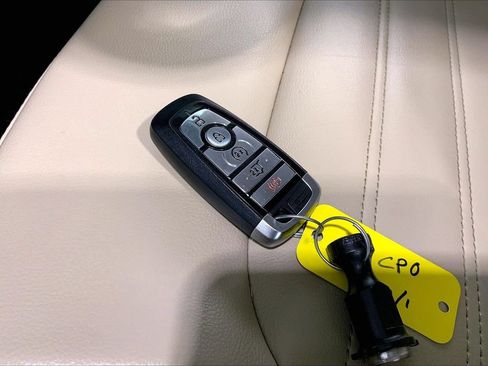 Used 2022 Ford Edge SEL w/ Convenience Package AWD/4WD image 11