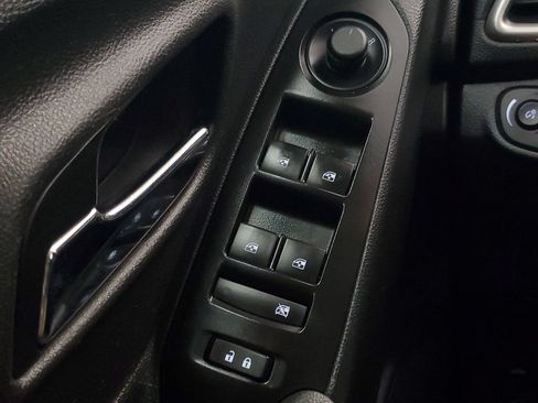 Used 2019 Chevrolet Trax LT w/ LT Convenience Package AWD/4WD image 15
