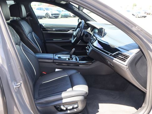 Used 2022 BMW 750i xDrive w/ Autobahn Package AWD/4WD image 30