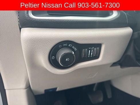 Used 2024 Chrysler Pacifica Select FWD image 12
