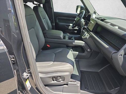 Certified 2025 Land Rover Defender 110 X-Dynamic SE AWD/4WD image 10