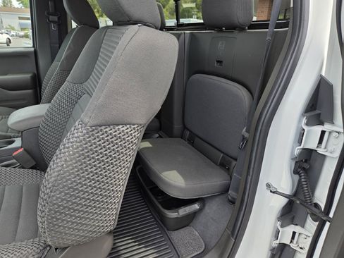 Used 2020 Nissan Frontier SV RWD image 13