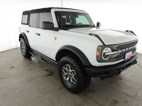 Certified 2024 Ford Bronco Badlands AWD/4WD image 3