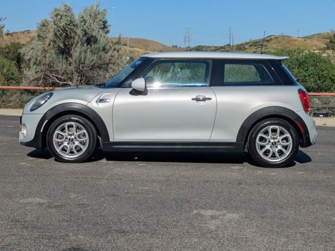 Used 2017 MINI Cooper S image 9