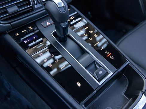 New 2026 Porsche Macan image 37