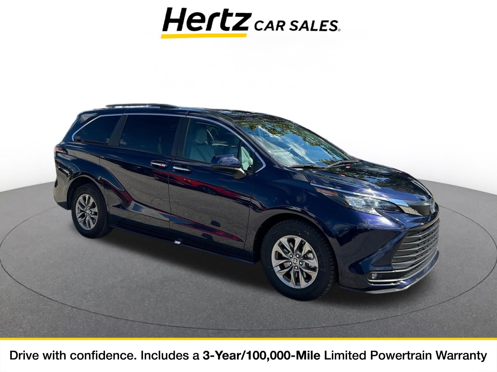 Used 2025 Toyota Sienna XLE FWD image 1