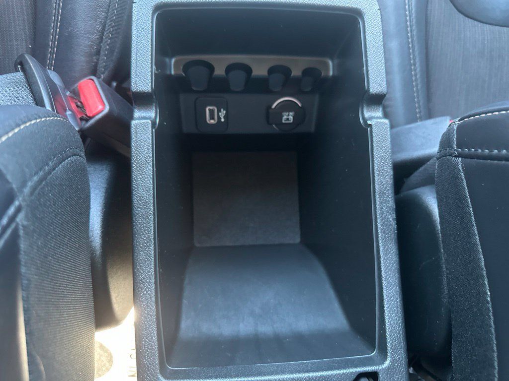 Used 2018 Jeep Cherokee Latitude Plus w/ Cold Weather Group AWD/4WD image 8
