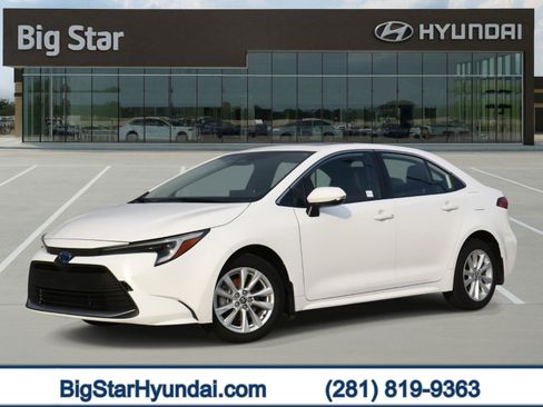 Used 2024 Toyota Corolla XLE image 1