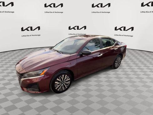 Used 2025 Nissan Altima 2.5 SV AWD/4WD image 4