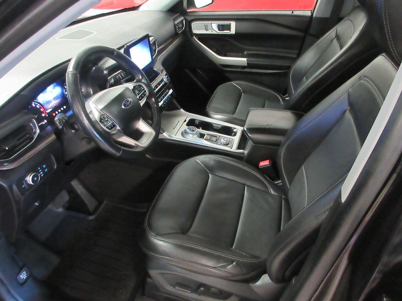 Used 2021 Ford Explorer Limited w/ Equipment Group 301A AWD/4WD image 7