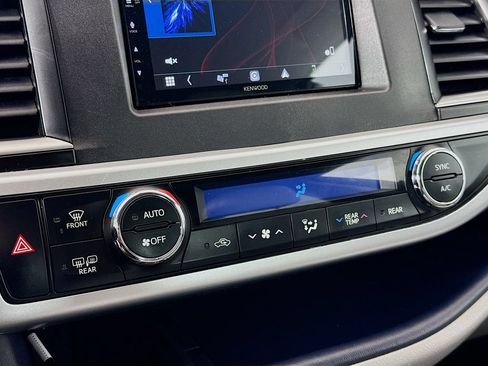 Used 2015 Toyota Highlander Plus AWD/4WD image 15