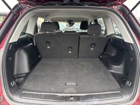 Used 2023 Jeep Grand Cherokee Laredo image 17