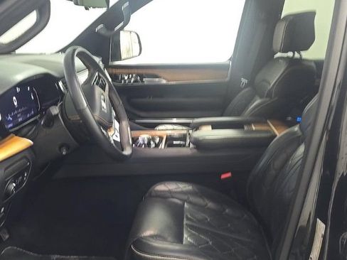 Used 2023 Jeep Grand Wagoneer L Series III AWD/4WD image 5