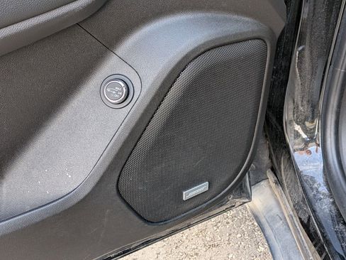 Used 2019 GMC Acadia SLT w/ Black Edition image 16