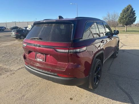 Used 2023 Jeep Grand Cherokee Altitude image 7