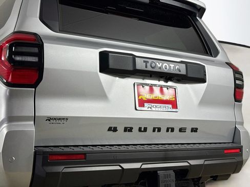 Used 2025 Toyota 4Runner TRD Off-Road Premium AWD/4WD image 27
