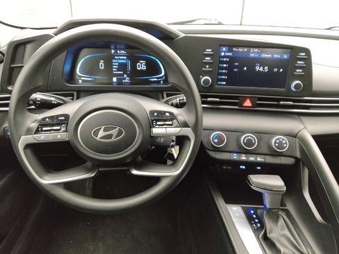 Used 2024 Hyundai Elantra SE FWD image 22
