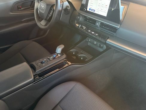 Used 2025 Toyota Prius LE FWD image 16