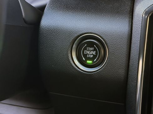 Used 2025 GMC Acadia AT4 w/ Luxury Package AWD/4WD image 19
