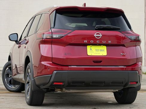 Used 2024 Nissan Rogue SV w/ SV Premium Package FWD image 5