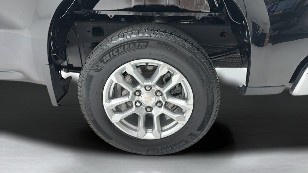 Used 2024 Chevrolet Silverado 1500 LT AWD/4WD image 9