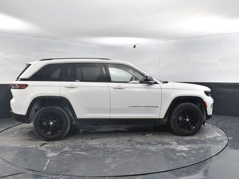 Used 2023 Jeep Grand Cherokee Limited image 11