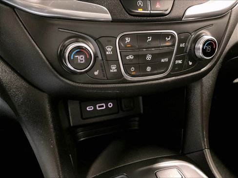 Used 2022 Chevrolet Equinox LT image 25