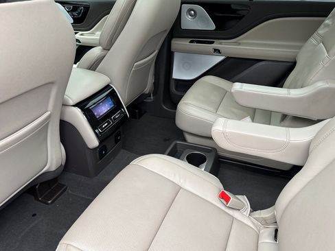 Used 2024 Lincoln Aviator Reserve w/ Equipment Group 201A image 12