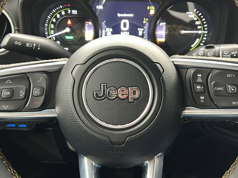 Used 2024 Jeep Wrangler Unlimited Sahara image 27