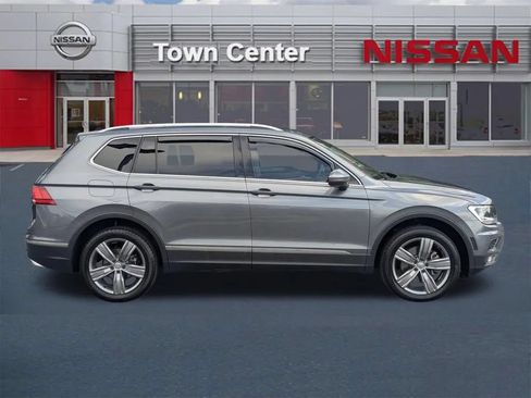 Used 2020 Volkswagen Tiguan SEL AWD/4WD image 8