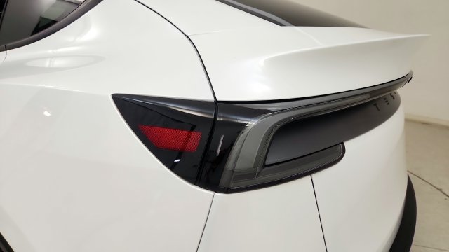 Used 2026 Tesla Model Y 2WD image 25
