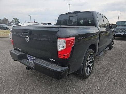Used 2021 Nissan Titan SV w/ SV Convenience Package image 8