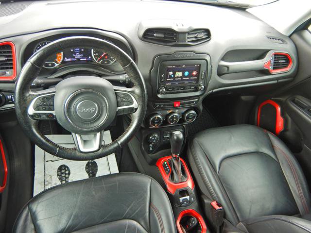 Used 2016 Jeep Renegade Trailhawk w/ Premium Trailhawk Package AWD/4WD image 2