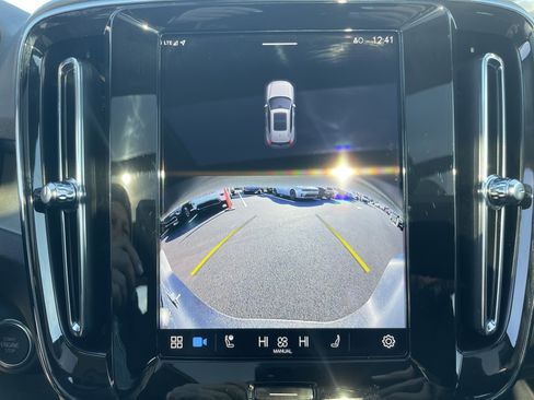 Used 2025 Volvo XC40 B5 Core image 52