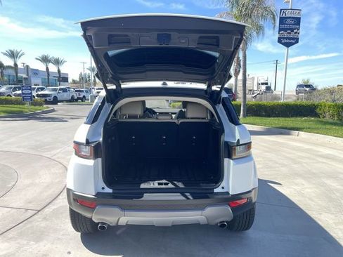 Used 2018 Land Rover Range Rover Evoque SE image 26